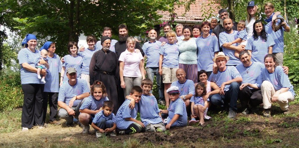 De hele groep van het zomerkamp, St Marina klooster, juli 2014