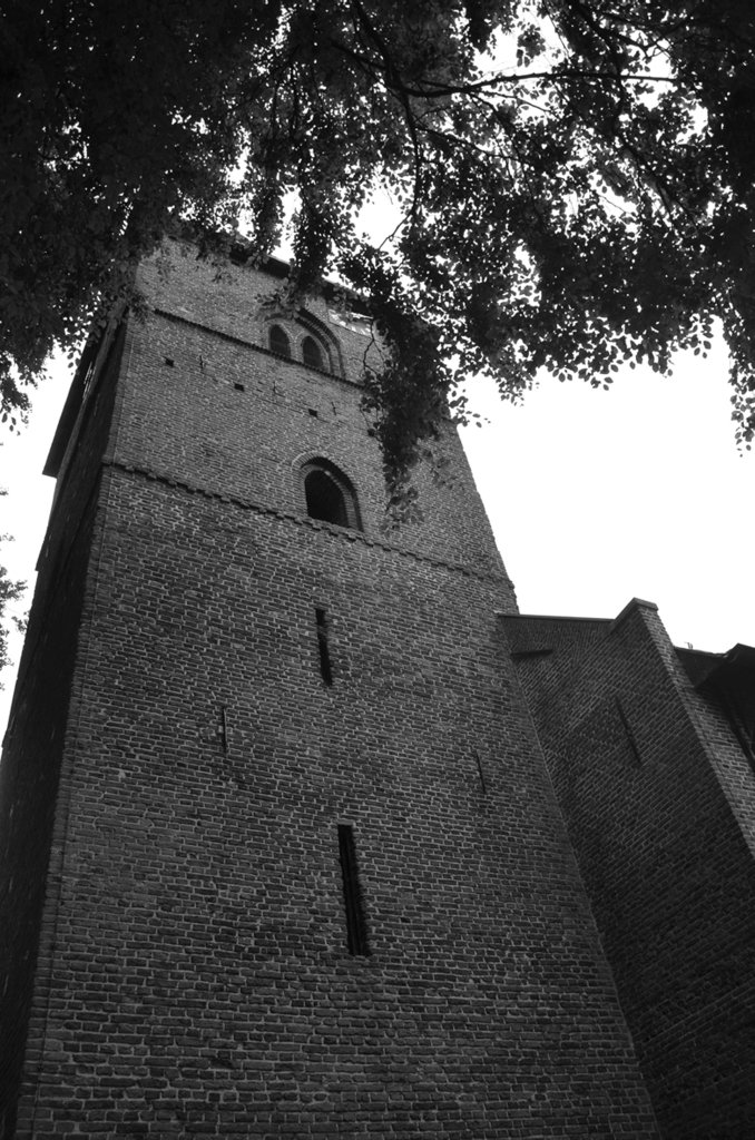 Toren, kerk in Dalen